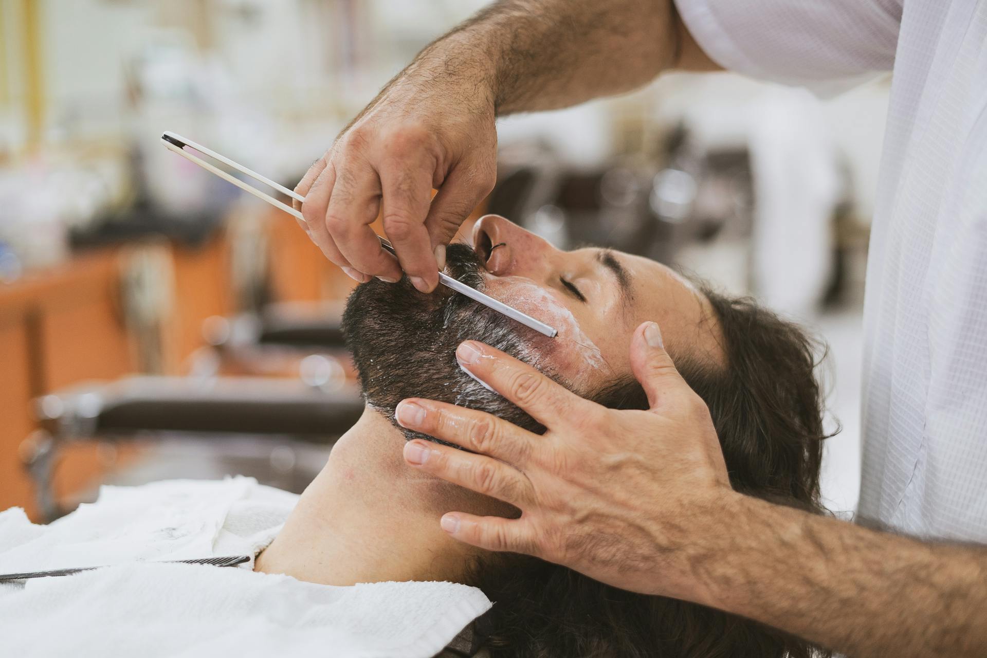 Deluxe Shave — full hot-towel ritual